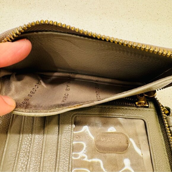 Marc by Marc Jacobs Wristlet Wallet Cell Phone Coin Tan Leather Full Zip Closure - Picture 8 of 15